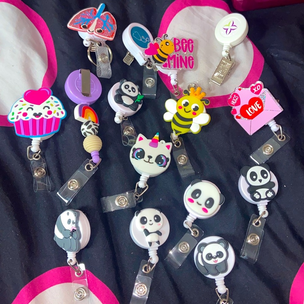 HUGE BUNDLE OF BADGE REELS